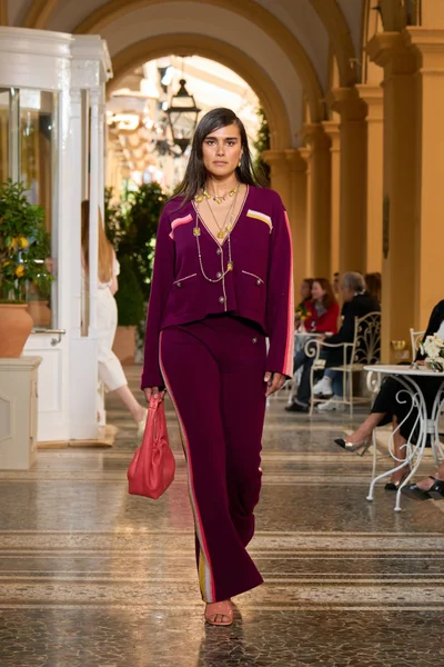 Look 32